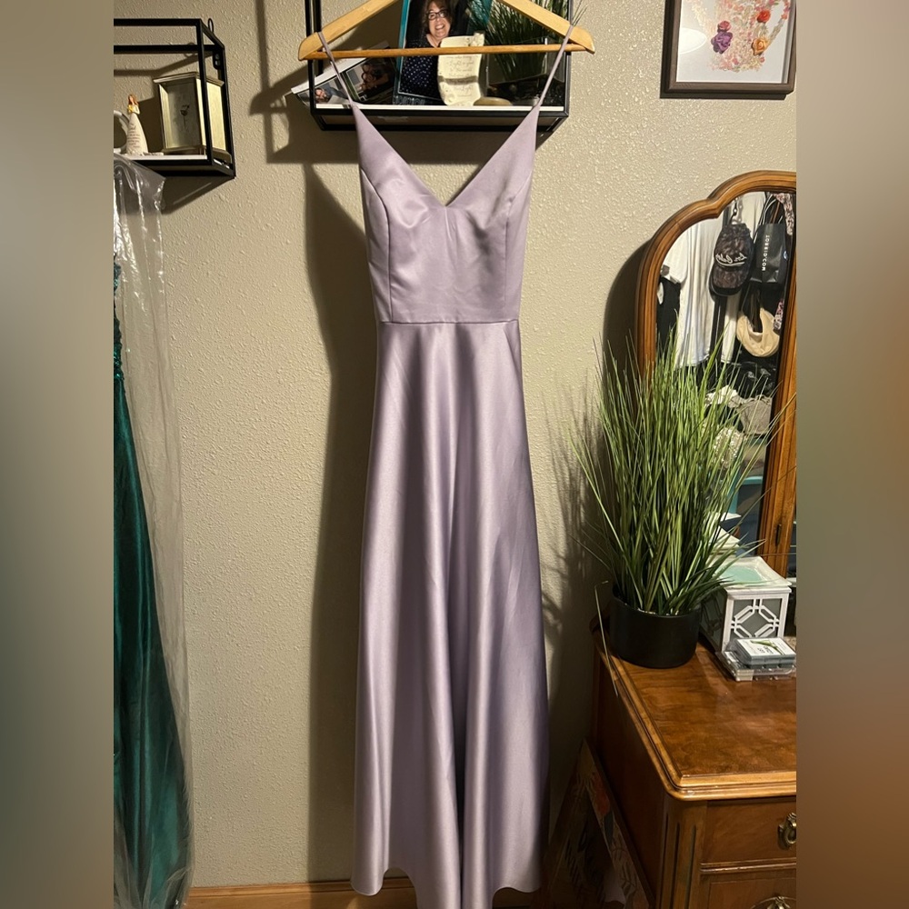 prom dress or bridesmaid dress. The color is Lavender.It is an A line dress.
